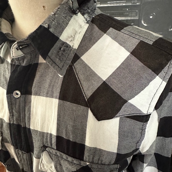 Extremely distressed NSF this flannel size S - Picture 3 of 4
